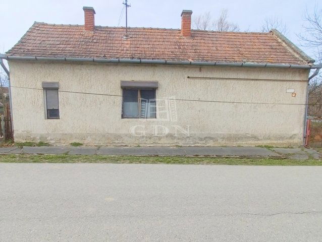 Eladó családi ház, Pusztaszentlászlón 8.99 M Ft, 1 szobás