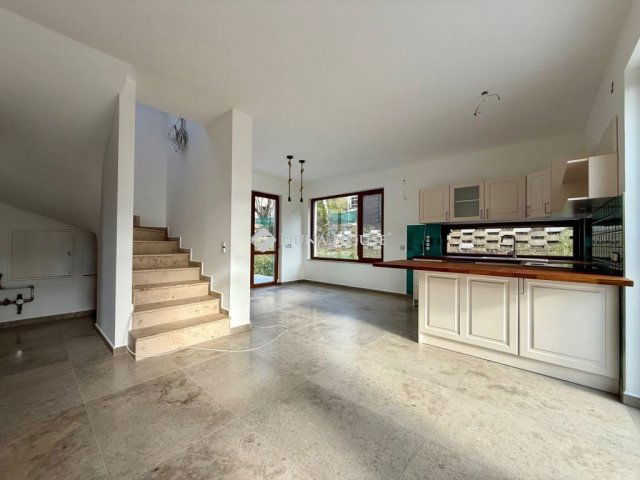 Eladó ikerház, Tihanyban 189.9 M Ft, 5 szobás