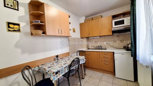 Eladó téglalakás, Egerben 89 M Ft, 4 szobás