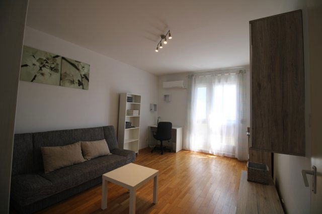 Kiadó panellakás, albérlet, Pécsett, Szigeti úton 180 E Ft / hó