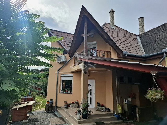 Eladó ikerház, Szigethalmon 89 M Ft, 4 szobás