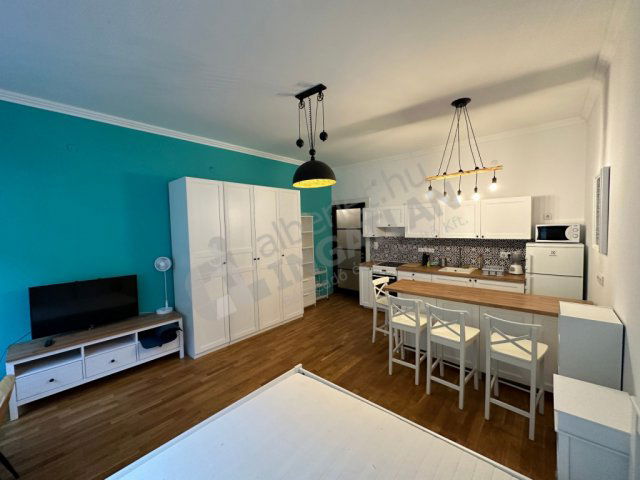 Kiadó téglalakás, albérlet, V. kerületben, Szerb utcában