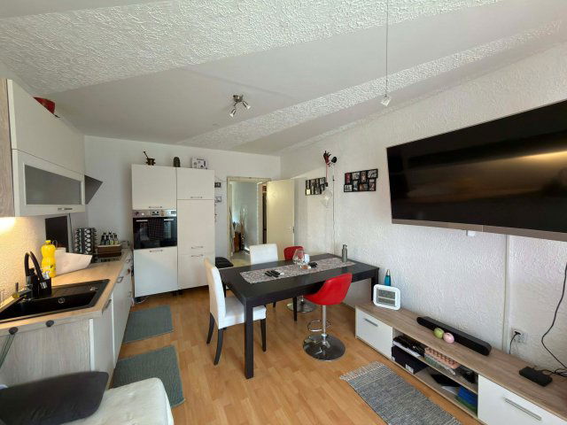 Eladó panellakás, Komlón, Körtvélyes utcában 26.9 M Ft