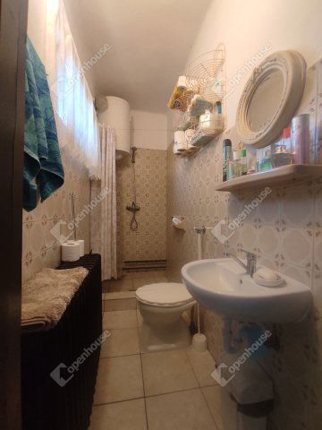 Eladó családi ház, Komáromban 69 M Ft, 4 szobás