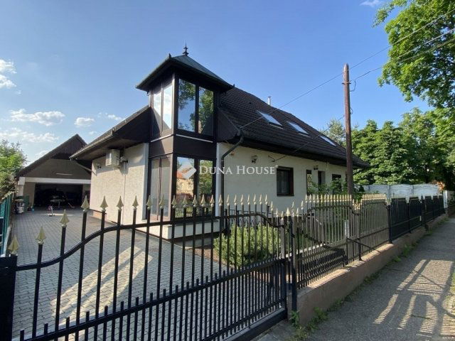 Eladó családi ház, Budapesten, XVIII. kerületben 292.5 M Ft