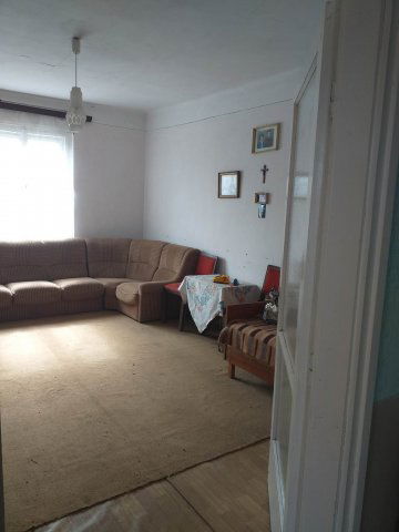 Eladó családi ház, Dánszentmiklóson 12.9 M Ft, 1 szobás