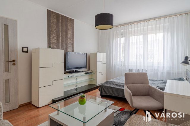 Eladó panellakás, Szegeden 47.99 M Ft, 2 szobás