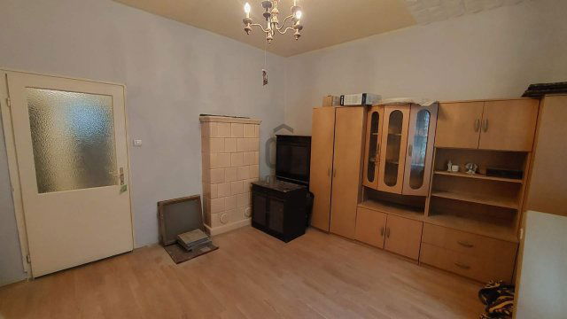 Eladó téglalakás, Pápán 12 M Ft, 1 szobás