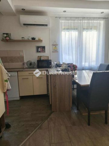 Eladó családi ház, Pécsett 64.9 M Ft, 3 szobás