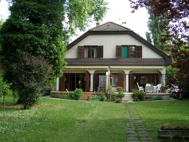 Eladó nyaraló, Balatonkenesén 1200 M Ft, 10 szobás