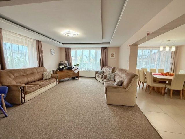 Eladó családi ház, Velencén 220 M Ft, 4 szobás