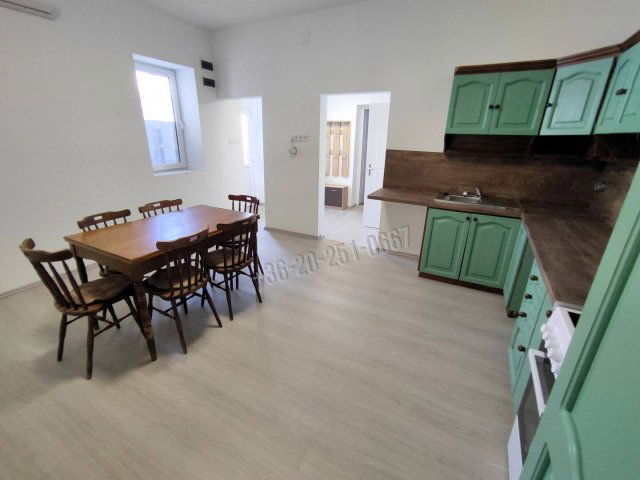 Eladó téglalakás, Mohácson 40 M Ft, 2 szobás