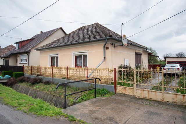 Eladó családi ház, Taktaharkányon, Sport utcában 9.99 M Ft