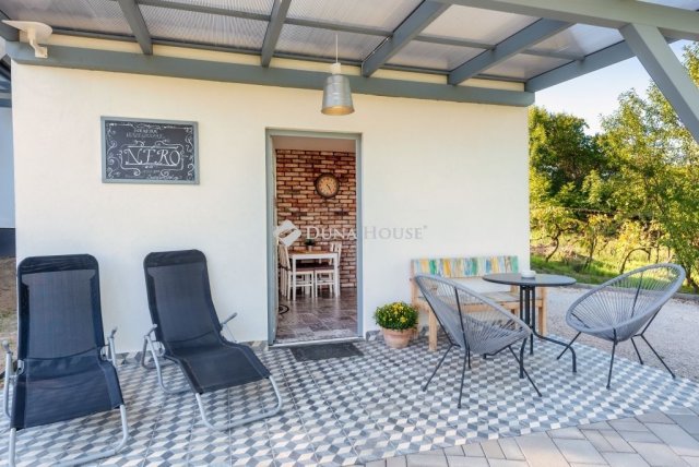 Eladó családi ház, Pázmándon 199.9 M Ft, 10 szobás