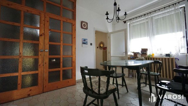 Eladó családi ház, Ajkán 69 M Ft, 5+1 szobás