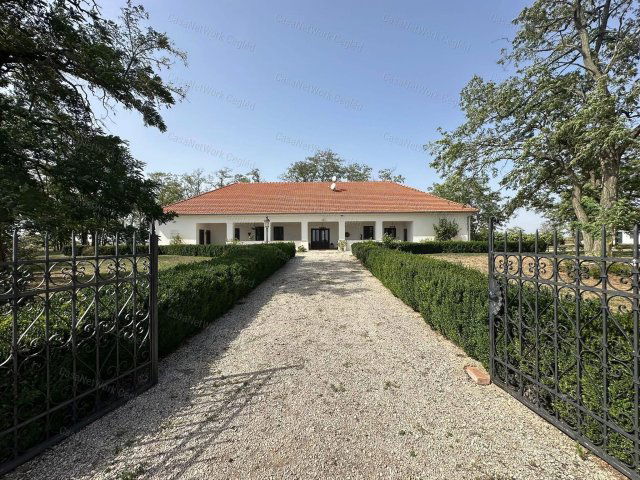 Eladó mezogazdasagi ingatlan, Tiszakécskén 160.494 M Ft