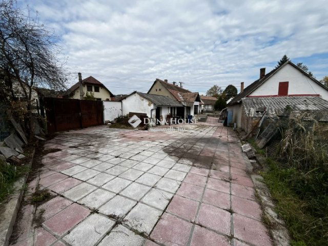Eladó családi ház, Mecseknádasdon 17 M Ft, 2 szobás