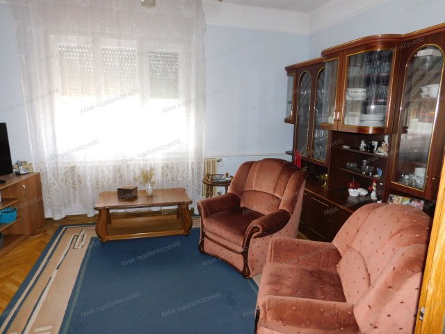 Eladó családi ház, Kecskeméten 63.9 M Ft, 5 szobás