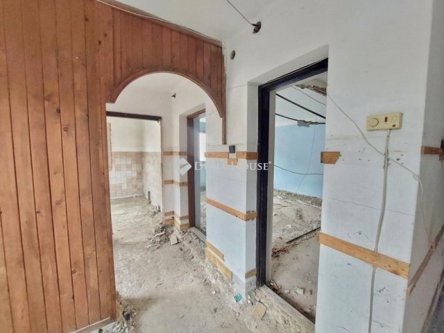 Eladó családi ház, Nagymaroson 72.99 M Ft, 6 szobás
