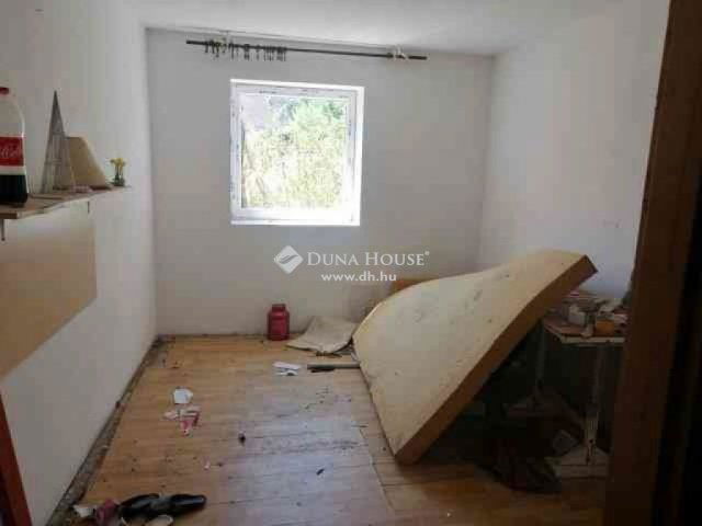 Eladó családi ház, Nyergesújfaluban 21.6 M Ft, 1 szobás