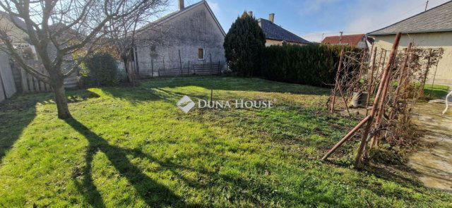 Eladó családi ház, Balatonkeresztúron 64.9 M Ft, 3 szobás