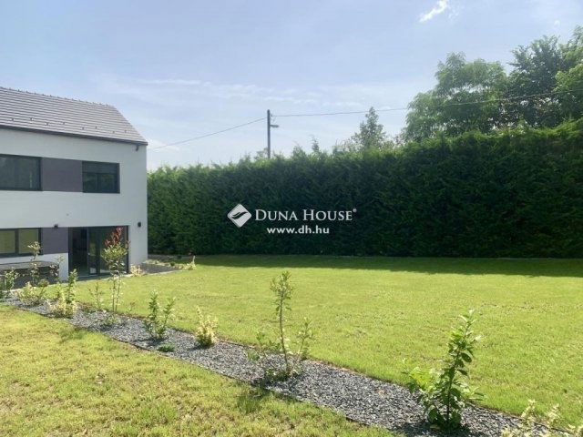 Eladó ikerház, Törökbálinton 171.5 M Ft, 5 szobás