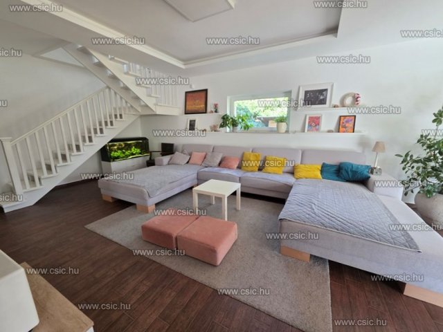 Eladó családi ház, Csobánkán 179 M Ft, 6 szobás