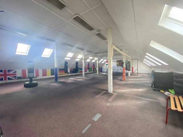 Eladó üzlethelyiség, Békéscsabán 45 M Ft, 1 szobás