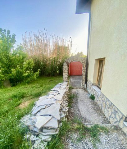 Eladó családi ház, Komáromban 131.2 M Ft, 4 szobás