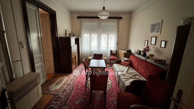 Eladó családi ház, Pápán 36.9 M Ft, 2 szobás