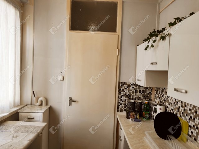 Eladó panellakás, Szegeden 51.9 M Ft, 3 szobás