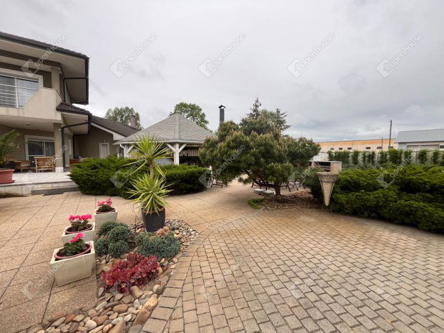 Eladó családi ház, Debrecenben 850 M Ft, 6 szobás