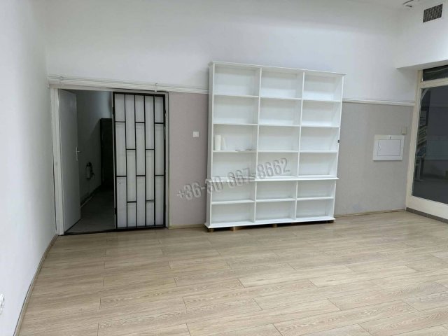 Eladó üzlethelyiség, Dunaújvárosban 18 M Ft, 1+1 szobás