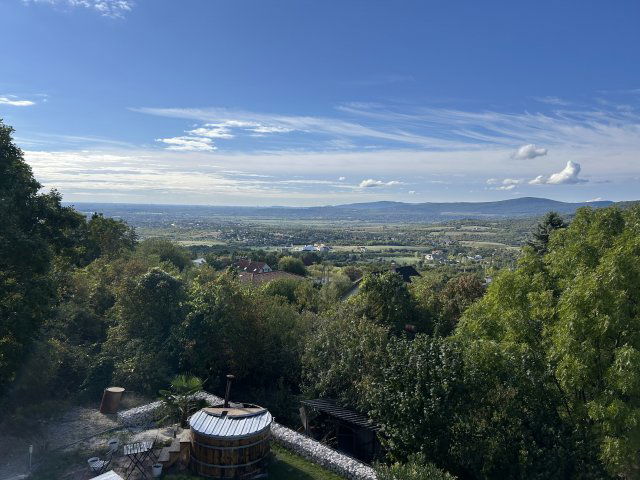 Eladó családi ház, Szentendrén 150 M Ft, 5 szobás