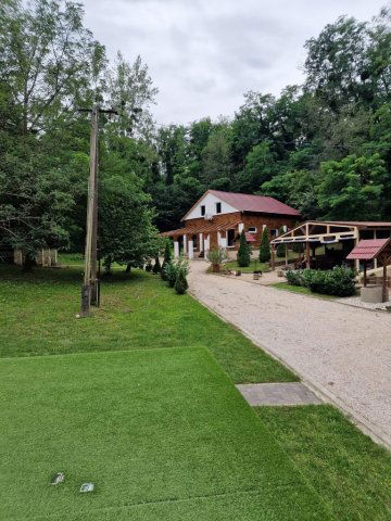 Eladó hotel, Bakonyszentlászlón 155 M Ft, 5 szobás