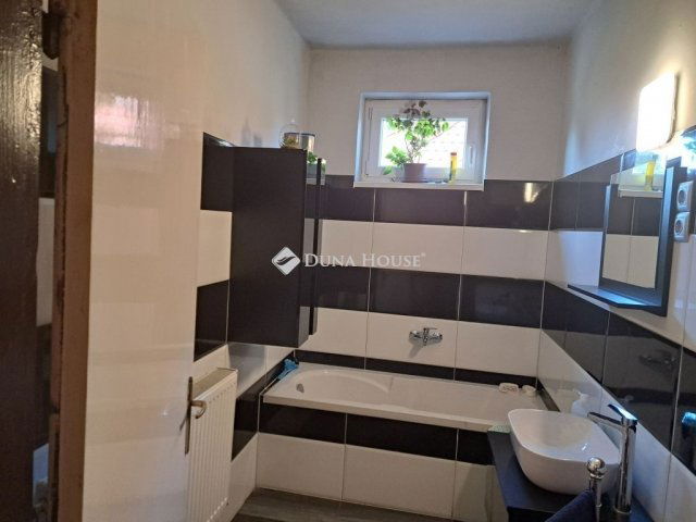 Eladó családi ház, Gyömrőn 92.9 M Ft, 4 szobás
