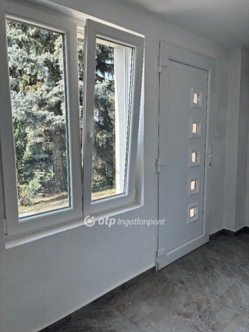 Eladó családi ház, Pécsett 105 M Ft, 2+2 szobás