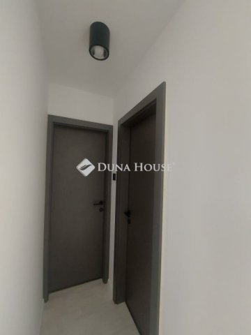 Eladó téglalakás, Pécsett 68.9 M Ft, 2 szobás