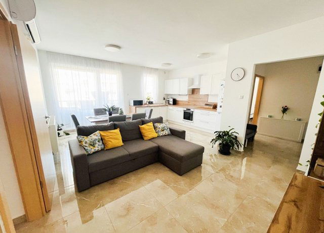 Kiadó téglalakás, albérlet, Debrecenben 330 E Ft / hó, 4 szobás