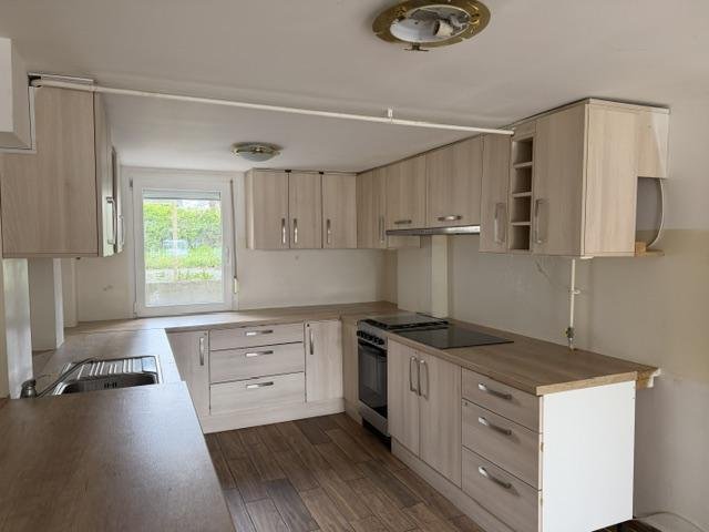 Eladó sorház, Komáromban 89 M Ft, 6 szobás