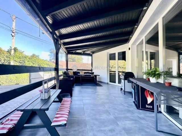 Eladó családi ház, Pécsett 115 M Ft, 4 szobás