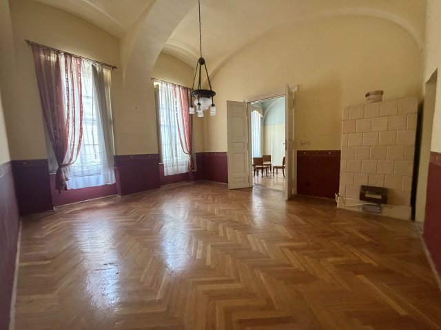 Eladó téglalakás, Szegeden 26.9 M Ft, 4+1 szobás