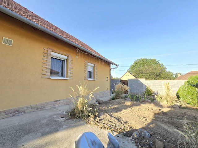 Eladó családi ház, Dombóváron 37.5 M Ft, 2+1 szobás