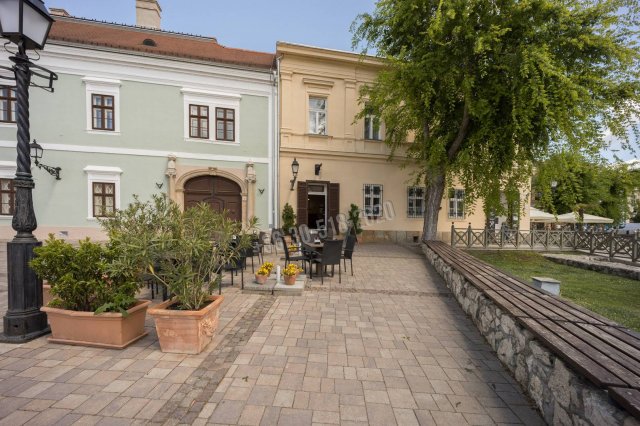 Eladó ipari ingatlan, Vácon, Széchenyi utcában 108 M Ft