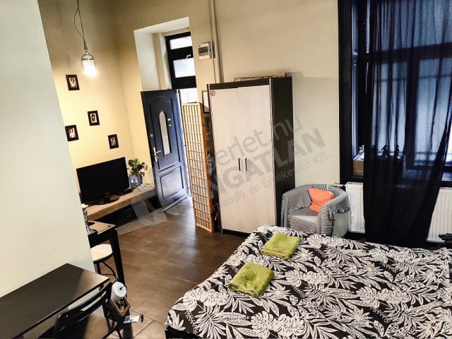 Kiadó téglalakás, albérlet, VI. kerületben, Zichy Jenő utcában