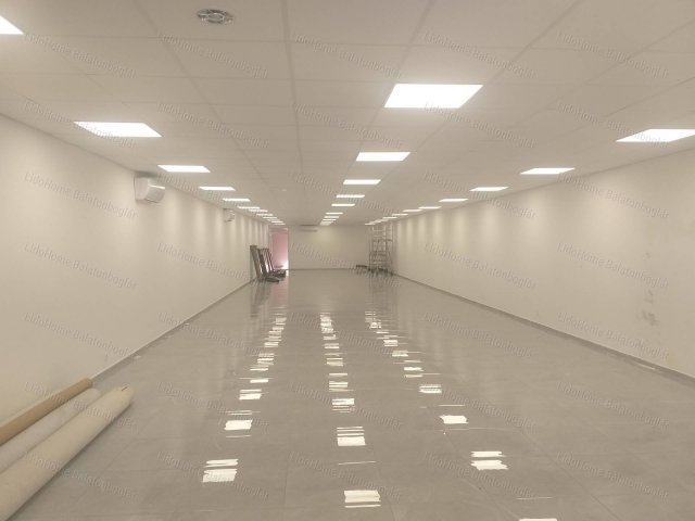 Eladó üzlethelyiség, Balatonlelleén 77.5 M Ft, 1 szobás