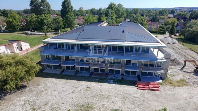 Eladó téglalakás, Balatonmáriafürdőn 49.987 M Ft, 1+1 szobás