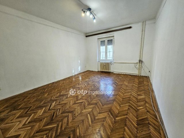 Eladó téglalakás, Dunaújvárosban 35.9 M Ft, 2 szobás