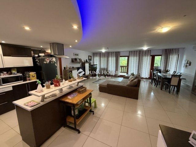 Eladó családi ház, Kozármislenyen 134.9 M Ft, 6 szobás