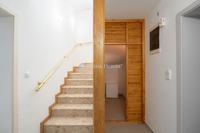 Eladó családi ház, Budaörsön 420 M Ft, 10 szobás